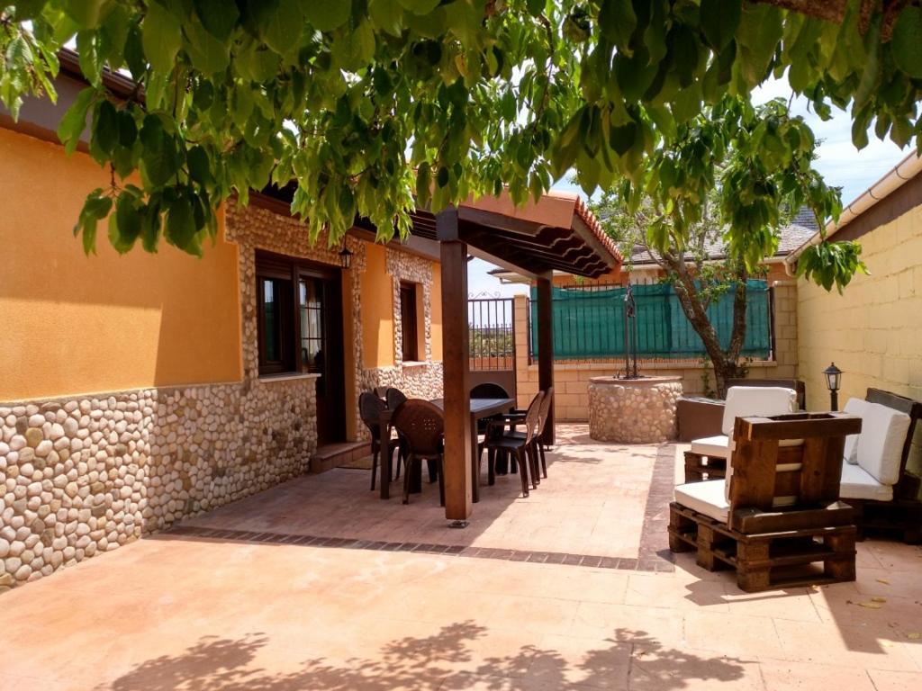 La Casita Del Abuelo Villa Villalmanzo Bagian luar foto